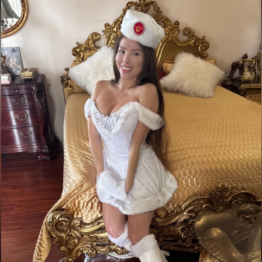 𝑀𝑒𝑒𝓉 𝓎𝑜𝓊𝓇 𝒫𝑜𝓈𝒽𝑒𝓇, 𝒥𝒶𝒸𝓆𝓊𝑒𝓁𝒾𝓃𝑒 - Picture 10 of 13